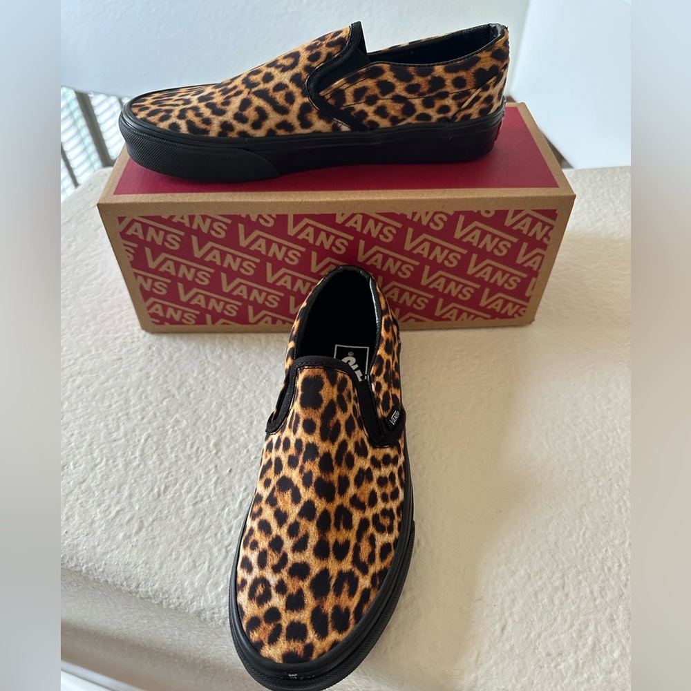 Vans Women’s 7.5 leopard slip-one